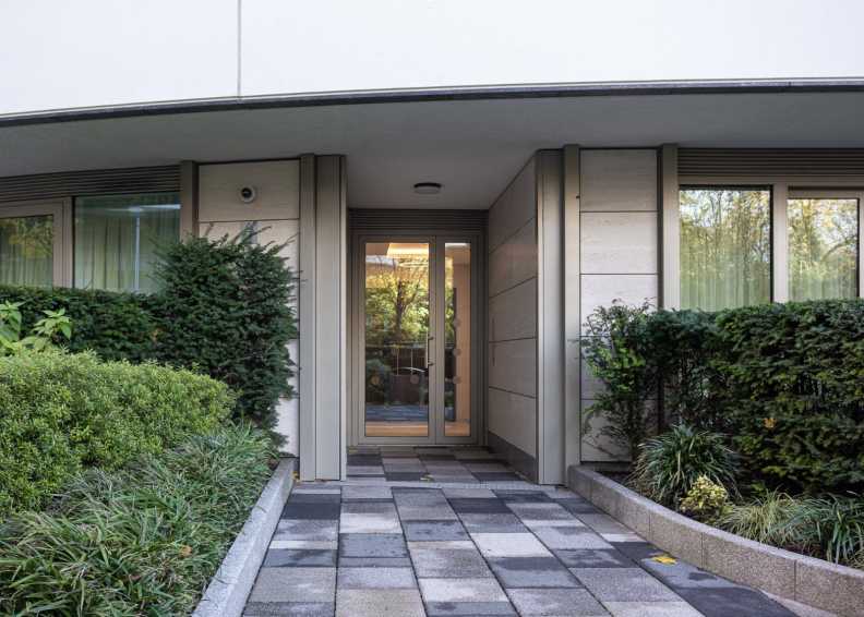 1 bedroom flat for Sale in Queenstown Road, Nine Elms, SW11, London