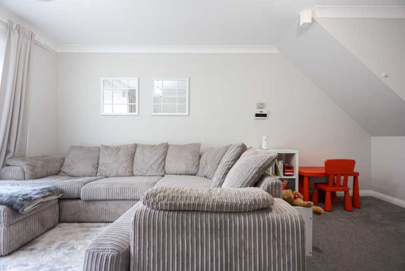 2 bedrooms houses to sale in Pankhurst Close, Isleworth-image 9