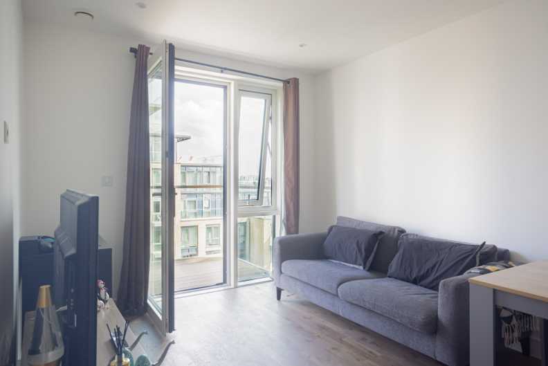 1 bedroom flat for Sale in Juniper Drive, Wandsworth, SW18, London