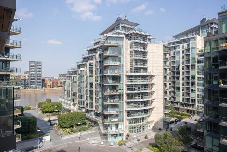 1 bedroom flat for Sale in Juniper Drive, Wandsworth, SW18, London