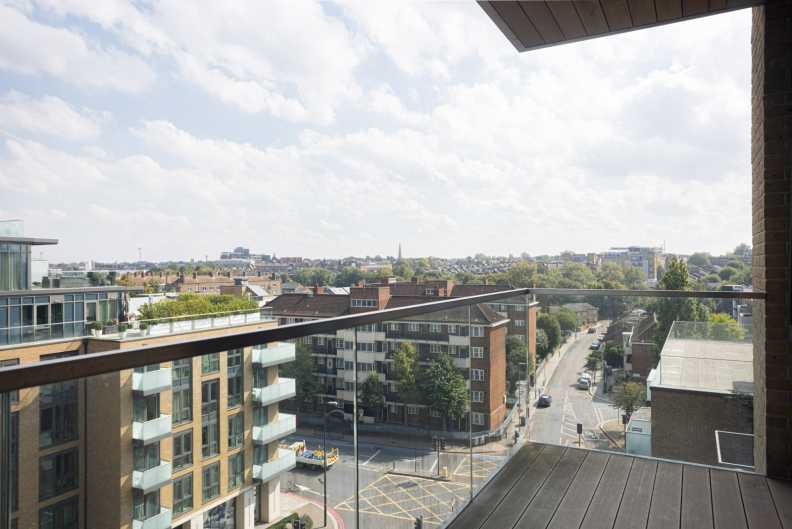 1 bedroom flat for Sale in Juniper Drive, Wandsworth, SW18, London