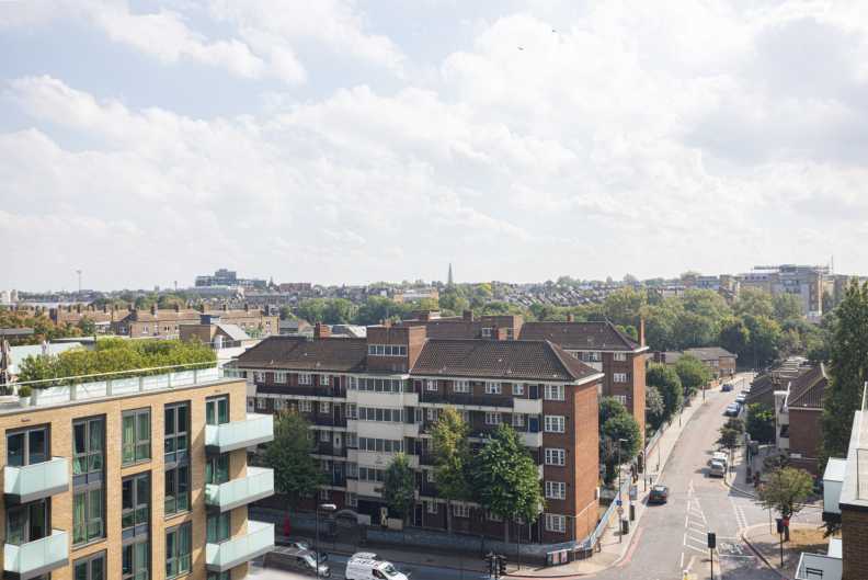 1 bedroom flat for Sale in Juniper Drive, Wandsworth, SW18, London