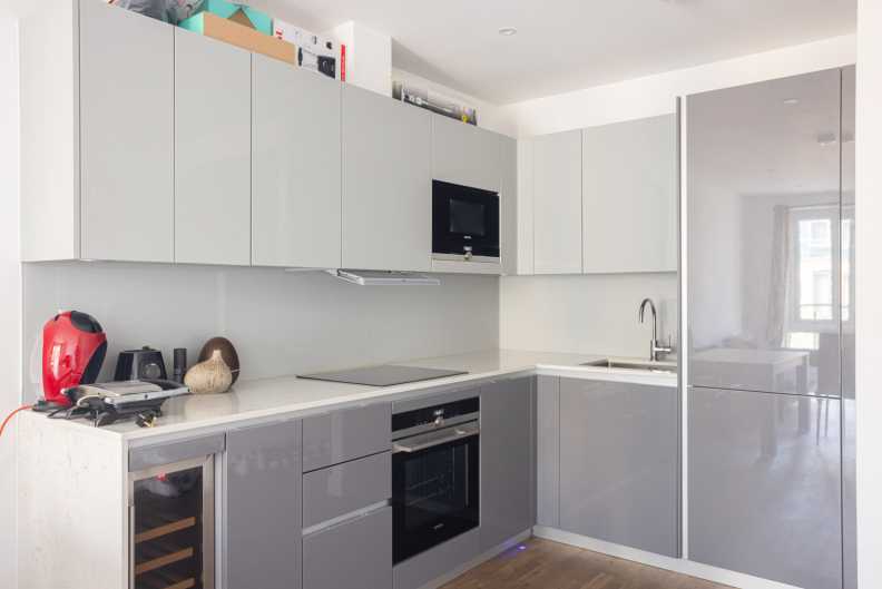 1 bedroom apartments/flats to sale in Juniper Drive, Wandsworth-image 3