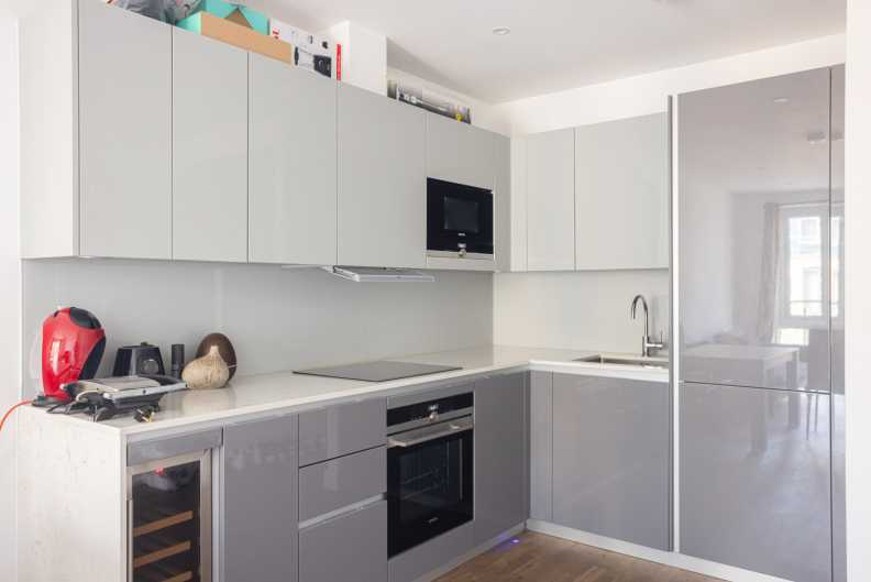 1 bedroom apartments/flats for sale in Juniper Drive, Wandsworth - SW18 view 3