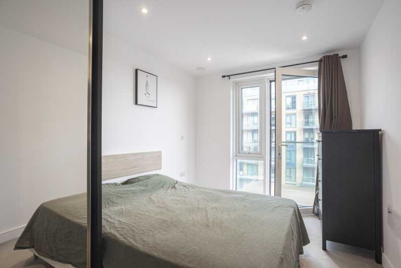 1 bedroom flat for Sale in Juniper Drive, Wandsworth, SW18, London
