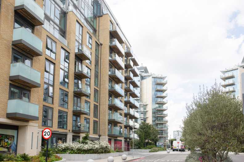 1 bedroom flat for Sale in Juniper Drive, Wandsworth, SW18, London