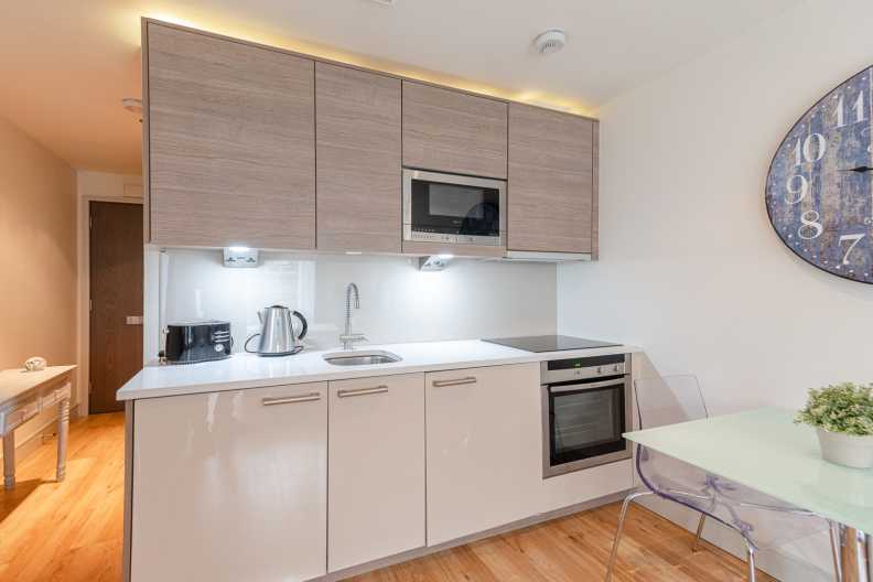 Studio apartments/flats to sale in Park Street, Chelsea Creek-image 3