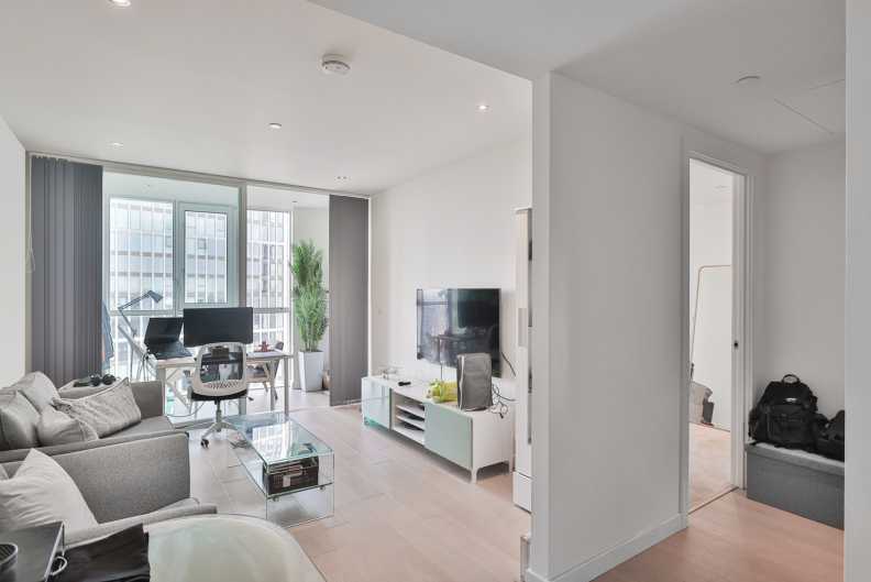1 bedroom apartments/flats to sale in Wandsworth Road, Nine Elms-image 12
