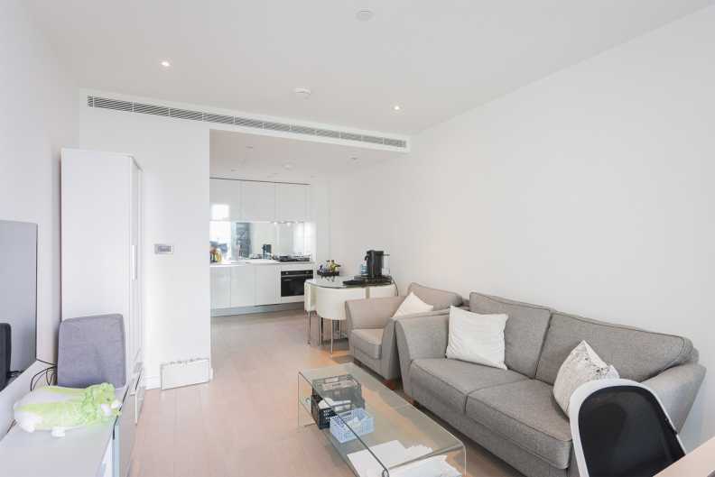 1 bedroom apartments/flats to sale in Wandsworth Road, Nine Elms-image 4