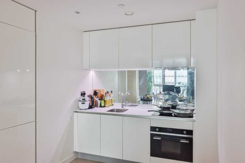 1 bedroom apartments/flats to sale in Wandsworth Road, Nine Elms-image 7