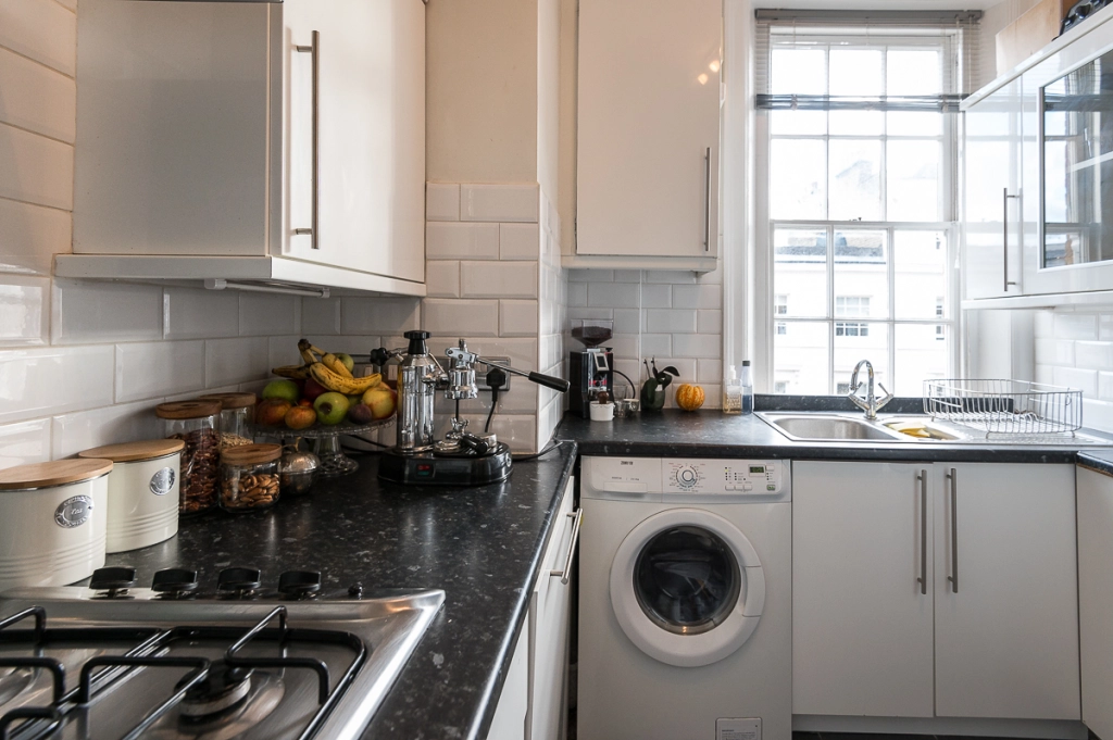 3 bedrooms apartments/flats for sale in Pitt Street, Kensington - W8 view 9