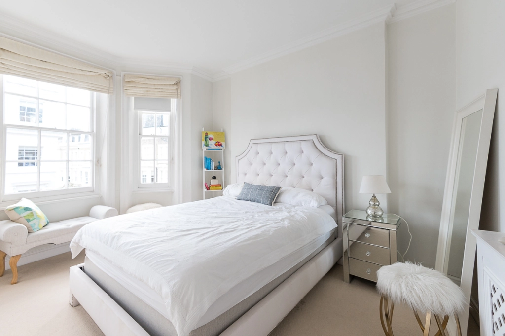 3 bedrooms apartments/flats for sale in Pitt Street, Kensington - W8 view 6