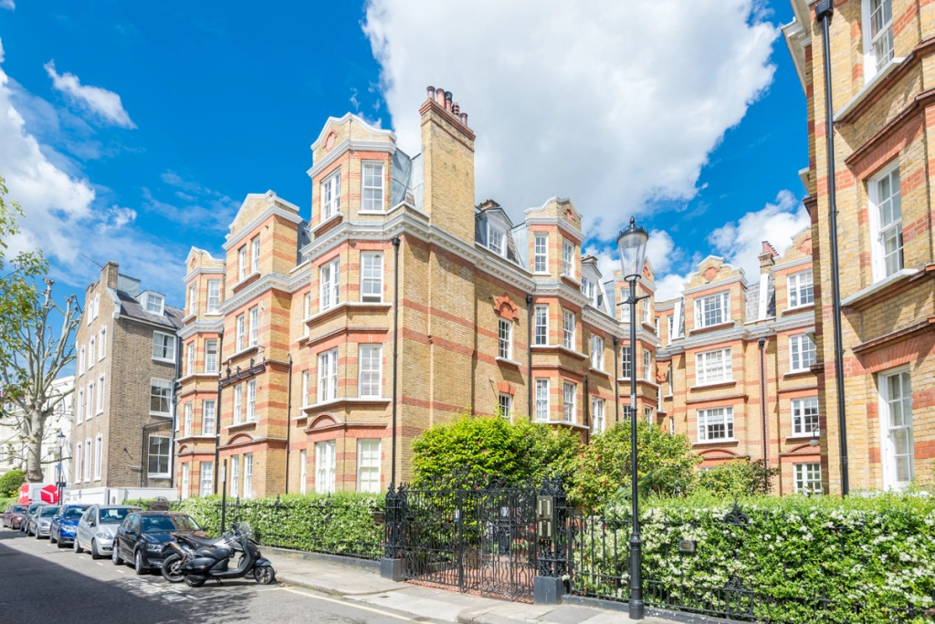 3 bedrooms apartments/flats for sale in Pitt Street, Kensington - W8 view 20