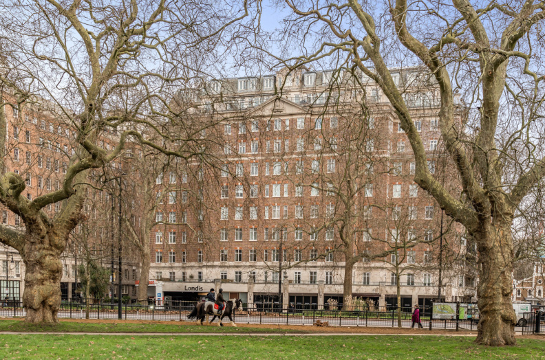 5 bedroom flat for Sale in Park Street, Hyde Park, W1K, London