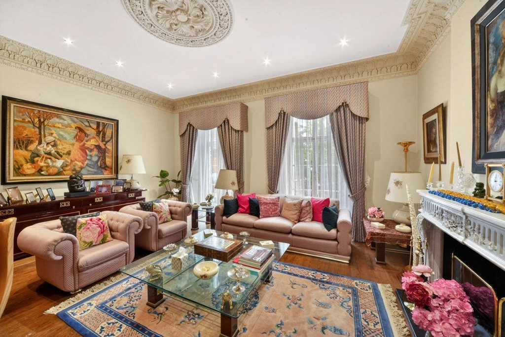 4 bedrooms houses for sale in Walton Place, Belgravia - SW3 view 2