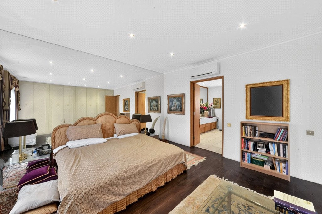 4 bedrooms houses for sale in Walton Place, Belgravia - SW3 view 20