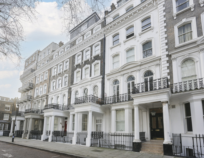 1 bedroom apartments/flats to sale in Beaufort Gardens, Knightsbridge-image 9