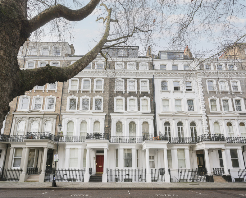 1 bedroom apartments/flats to sale in Beaufort Gardens, Knightsbridge-image 1