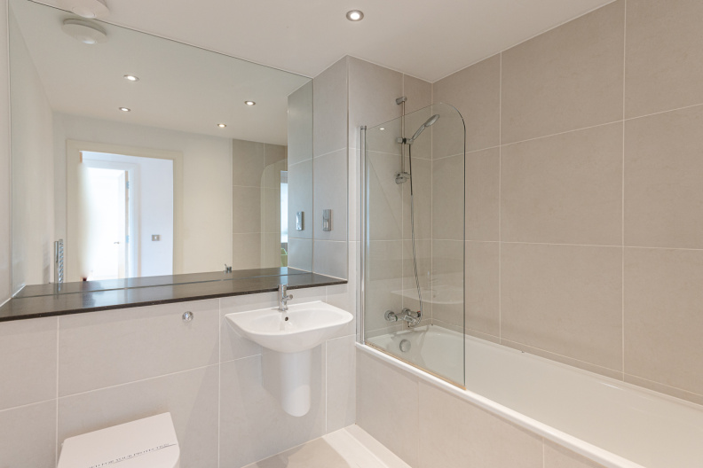 1 bedroom apartments/flats to sale in Avonmore Road, Kensington-image 6