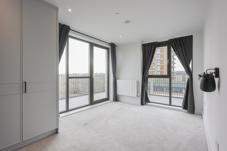 3 bedrooms apartments/flats to sale in Windsor Square, Woolwich-image 5