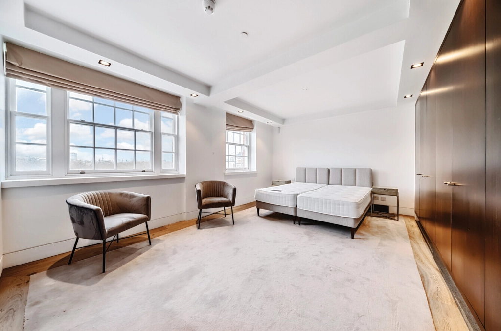 3 bedrooms apartments/flats for sale in Buckingham Gate, Westminster - SW1E view 18