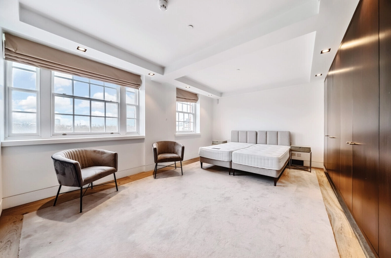 3 bedrooms apartments/flats for sale in Buckingham Gate, Westminster - SW1E view 18
