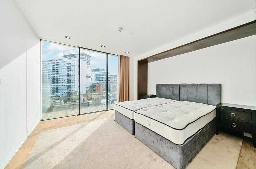 3 bedrooms apartments/flats for sale in Buckingham Gate, Westminster - SW1E view 6