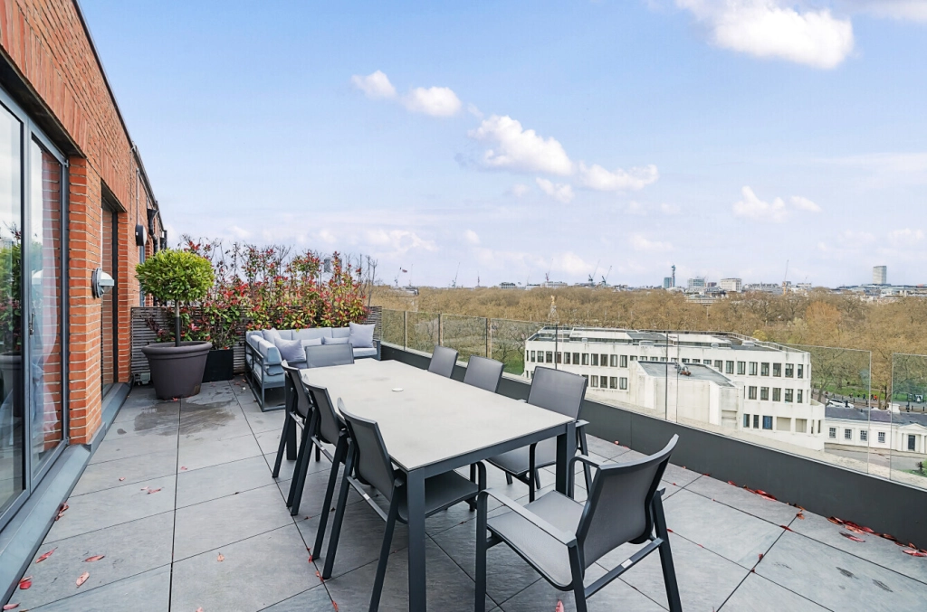 3 bedrooms apartments/flats for sale in Buckingham Gate, Westminster - SW1E view 2
