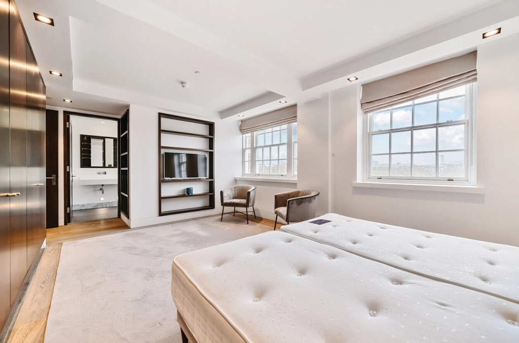 3 bedrooms apartments/flats for sale in Buckingham Gate, Westminster - SW1E view 19