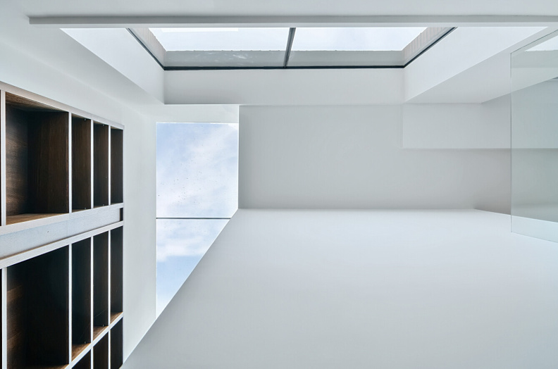 3 bedrooms apartments/flats to sale in Buckingham Gate, Westminster-image 17