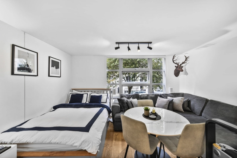Studio apartments/flats to sale in Kensington Gardens Square, Kensington-image 4