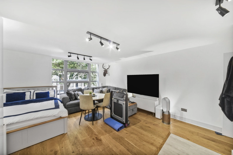 Studio apartments/flats to sale in Kensington Gardens Square, Kensington-image 8