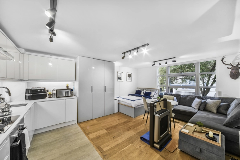 Studio apartments/flats to sale in Kensington Gardens Square, Kensington-image 2