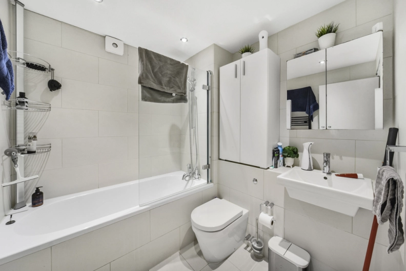 Studio apartments/flats to sale in Kensington Gardens Square, Kensington-image 6