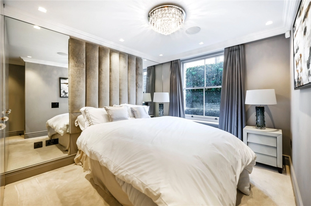 3 bedrooms apartments/flats for sale in Queen's Gate Place, Kensington - SW7 view 3