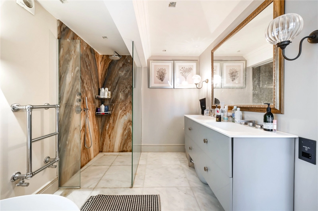 3 bedrooms apartments/flats for sale in Queen's Gate Place, Kensington - SW7 view 9