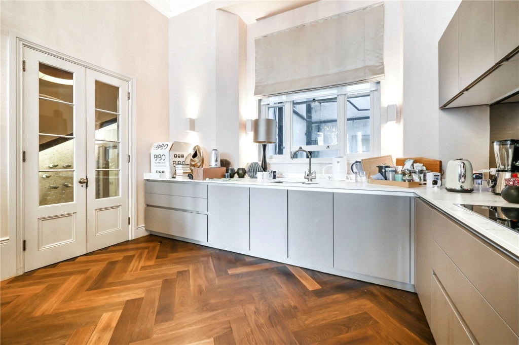 3 bedrooms apartments/flats for sale in Queen's Gate Place, Kensington - SW7 view 15