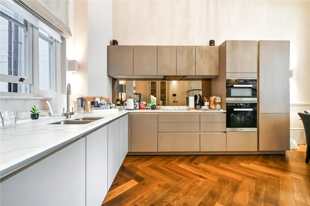 3 bedrooms apartments/flats for sale in Queen's Gate Place, Kensington - SW7 view 16