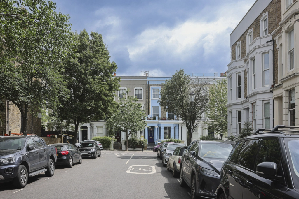 1 bedroom apartments/flats for sale in Portobello Rd, Notting Hill - W10 view 9