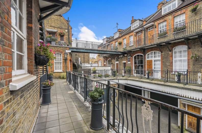 1 bedroom apartments/flats for sale in Kensington Court Mews, Kensington - W8 view 8