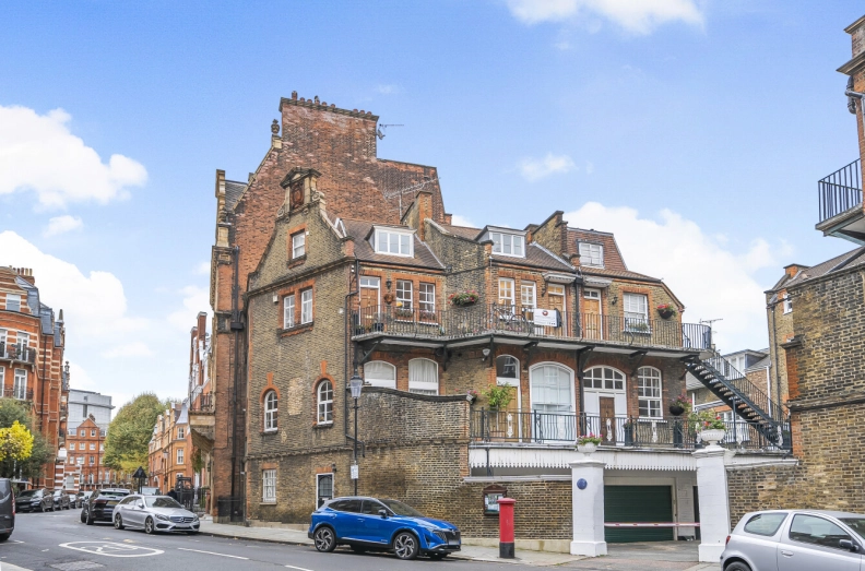 1 bedroom apartments/flats for sale in Kensington Court Mews, Kensington - W8 view 14