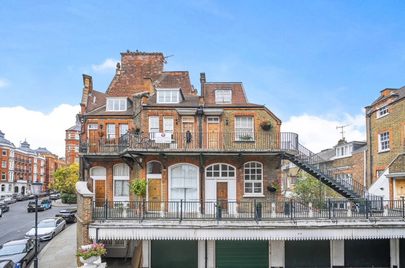 1 bedroom apartments/flats for sale in Kensington Court Mews, Kensington - W8 view 9