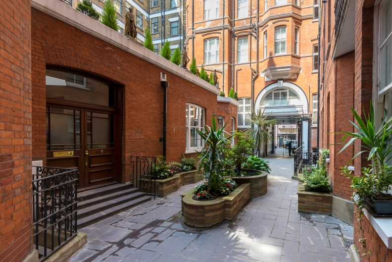 1 bedroom apartments/flats to sale in Westminster Palace Gardens, Artillery Row-image 1