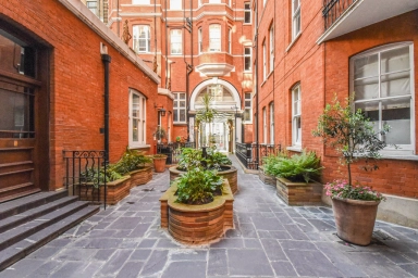 Westminster Palace Gardens, Artillery Row SW1P image 15