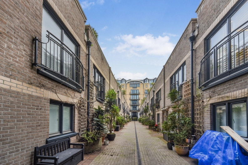 2 bedrooms apartments/flats to sale in Kensington Gardens Square, Kensington-image 15