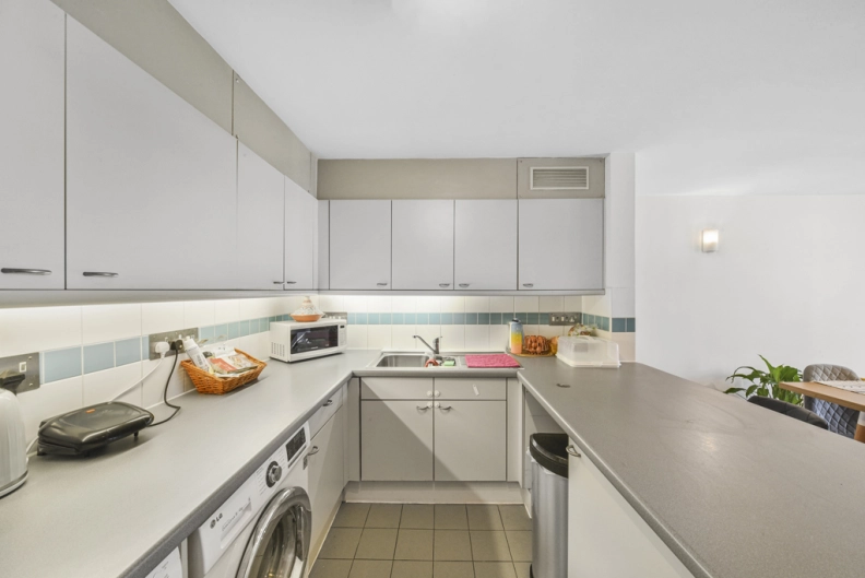 2 bedrooms apartments/flats to sale in Kensington Gardens Square, Kensington-image 9