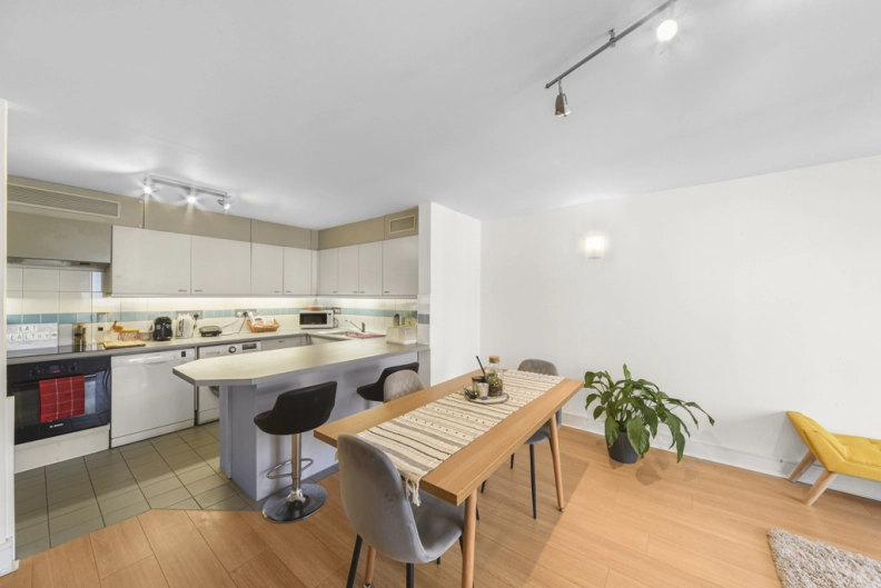 2 bedrooms apartments/flats to sale in Kensington Gardens Square, Kensington-image 4