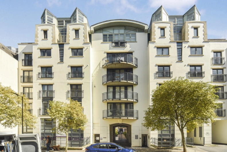 2 bedrooms apartments/flats to sale in Kensington Gardens Square, Kensington-image 1