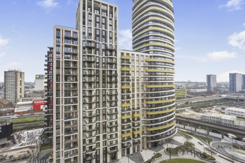 2 bedrooms apartments/flats to sale in Fountain Park Way, White City-image 1