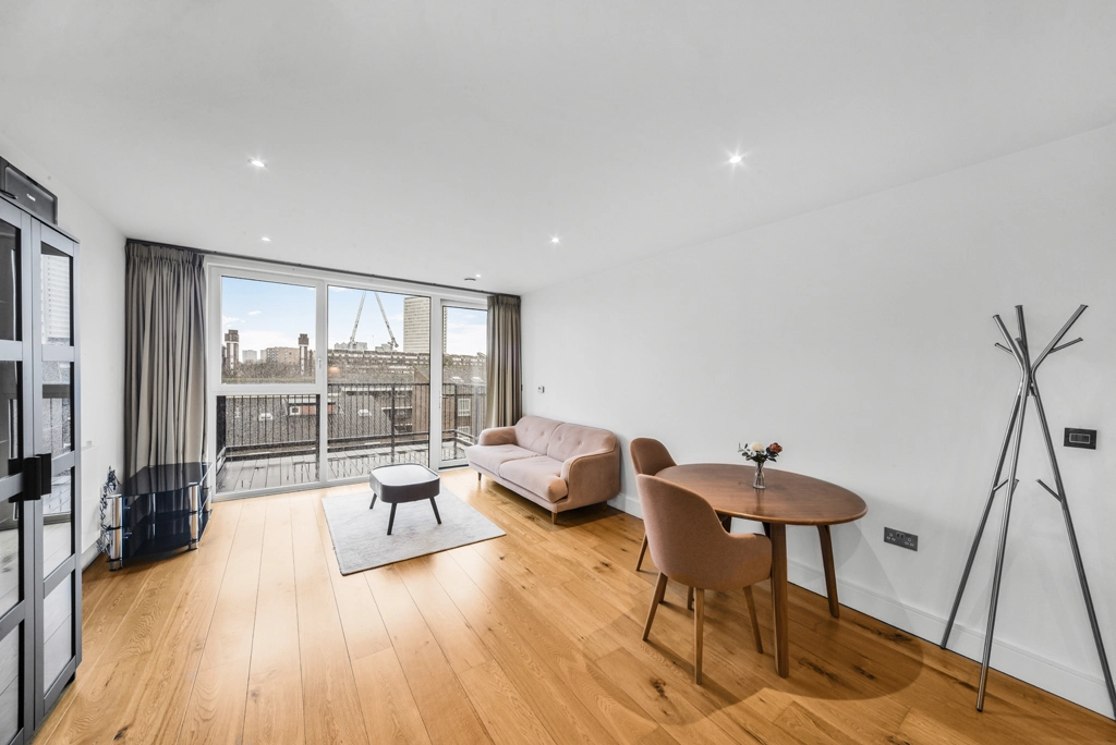 2 bedrooms apartments/flats for sale in Winchester Square, Rotherhithe - SE8 view 2